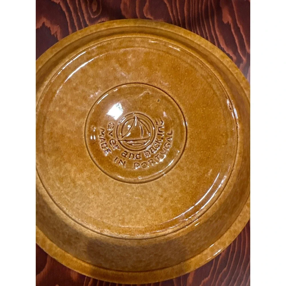 Over and Back Portugal Ceramic Apple Pie Baker Deep Dish Covered Pie Plate Brown
